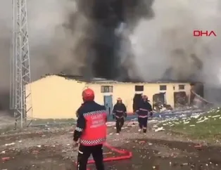 Son dakika: Sakarya'da havai fişek fabrikasında patlama! İşte olay yerinden en yeni görüntüler