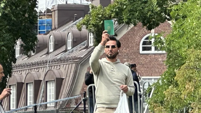 Norveç'ten sınır dışı edildi: Kur'an-ı Kerim'e saldıran cehennem odunu Momika, İsveç'e teslim edildi-4