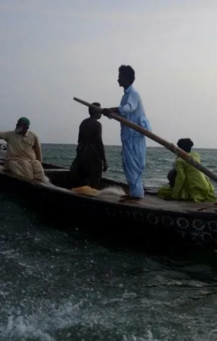 Pakistan'da tekne alabora oldu: 10 ölü