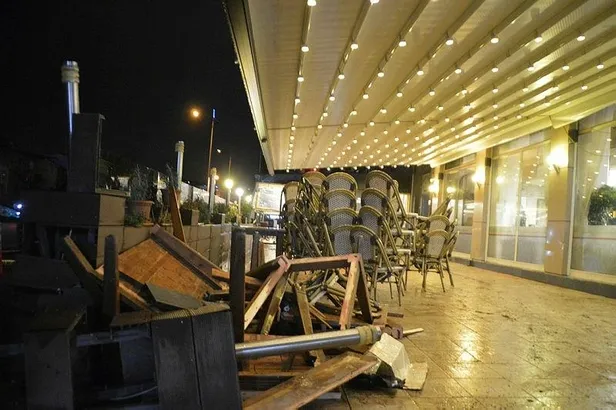 1639354040191.jpeg Büyükçekmece'de alkollü sürücü direksiyon hakimiyetini kaybederek ortalığı savaş alanına çevirdi! 2 bekçi yaralandı-7