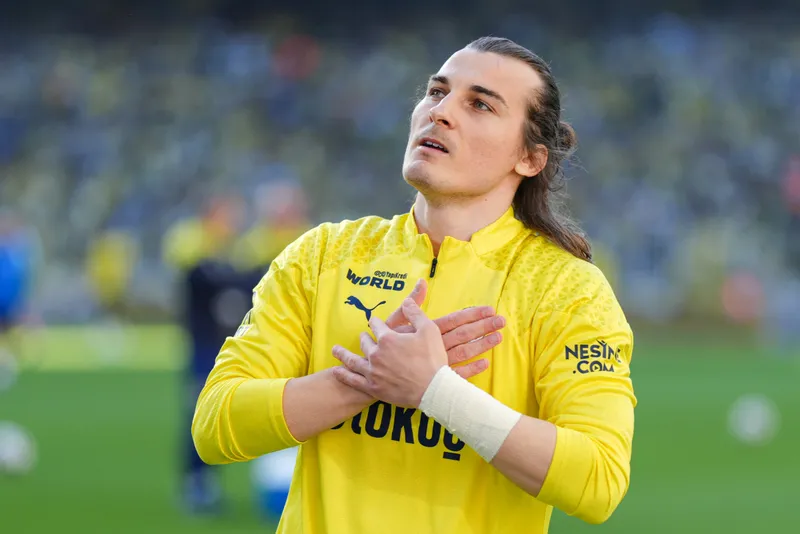 fenerbahce-bir-transferi-daha-bitirdi-jose-mourinhonun-talebi-sonrasinda-imzalar-atiliyor-1719750178221.jpg Fenerbahçe bir transferi daha bitirdi! Çağlar Söyüncü de tamam... Jose Mourinho'nun talebi sonrasında imzalar atılıyor-7