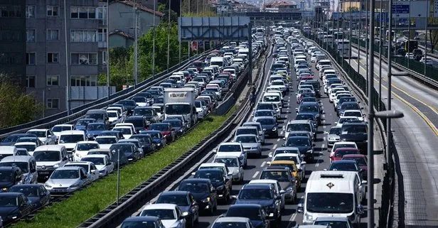 İstanbul’da bayram yoğunluğu! Adalar vapur iskelesine akın ettiler! Trafik yoğunluğu yüzde 71’leri buldu
