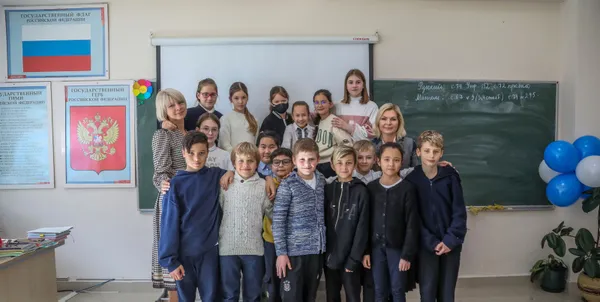 rusya-ukrayna-savasina-ragmen-antalyada-iki-ulkenin-ogrencileri-ayni-sinifta-okuyorlar-1645860126230.jpg Rusya Ukrayna savaşına rağmen Antalya'da iki ülkenin öğrencileri aynı sınıfta okuyorlar-3