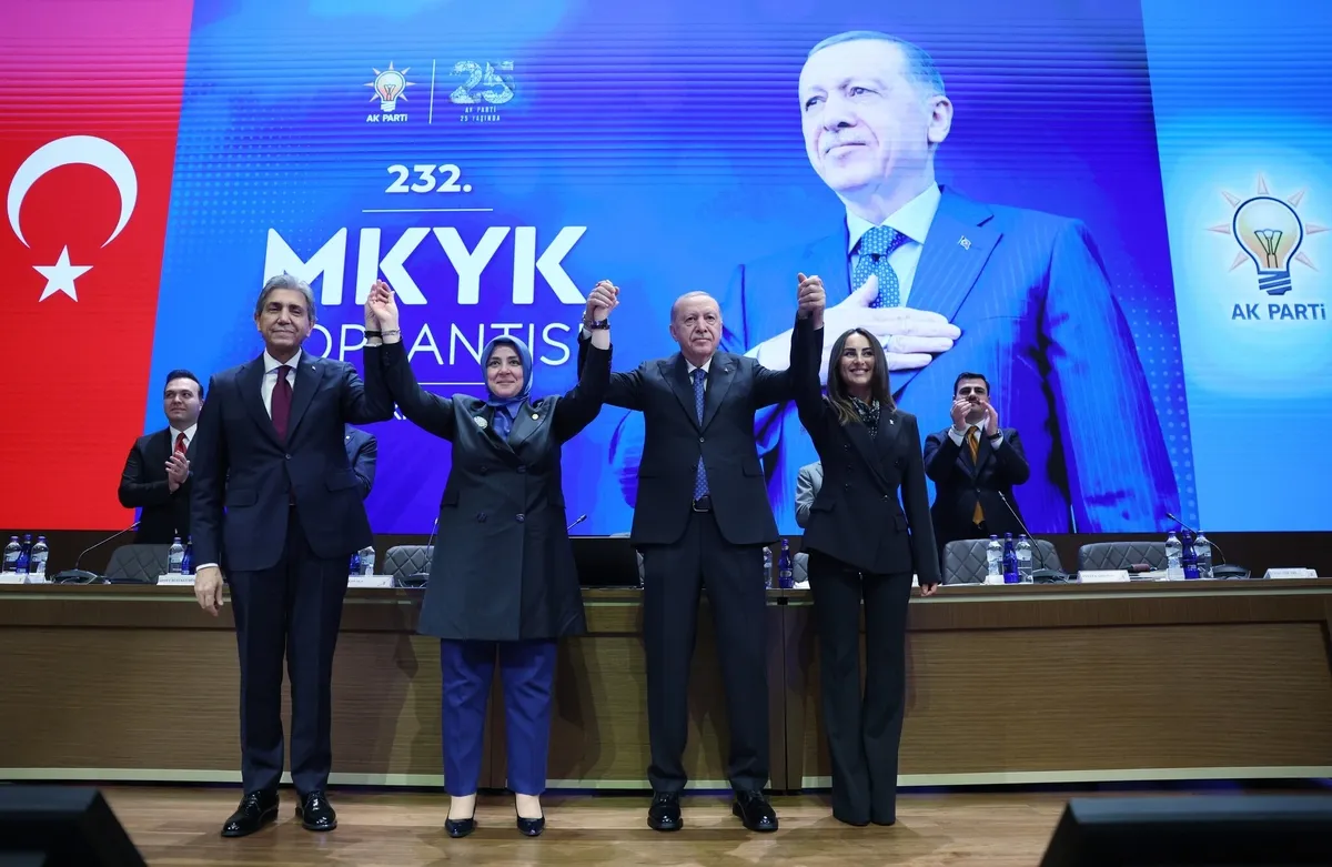 bursa-milletvekili-kani-torun-ak-partiye-katildi-mkyk-toplantisinda-parti-rozetini-baskan-erdogan-takti-1792500924946.jpeg Rozetler Başkan Erdoğan'dan: Bursa Milletvekili Kani Torun ve Bodrum Belediyesi Meclis Üyesi Asuman Gülsoy AK Parti'ye katıldı-4