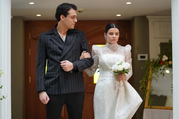 Ateş Kuşları sezona sürprizlerle başlıyor! Gülayşe ve Barbaros’un aşkı bitti mi?-1