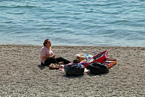 1600165464039.jpg Antalya'da sahilde 'Ölmek istemiyorum' diye ağlayan kadın koronavirüslü çıktı - 2