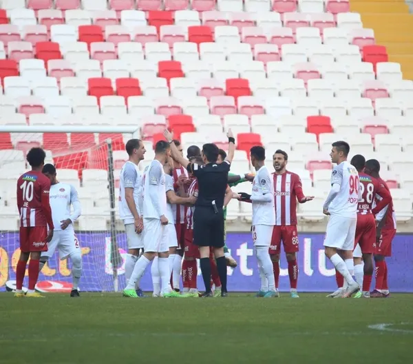 sivasspor-umraniyespor-macinda-puanlar-paylasildi-2-2-1668261726511.jpeg Sivasspor - Ümraniyespor maçında puanlar paylaşıldı: 2-2-9