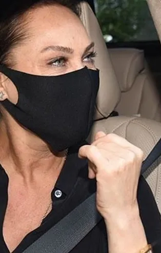 Peçe takanlara hakaret eden Hülya Avşar şimdi de sosyal medyadan tehdide başladı: Gönderiyi sil yoksa hiç iyi olmaz!