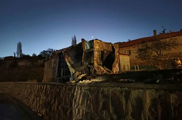 Ankara'da hırsızlar kulübe yaktı! Onlarca güvercin telef oldu