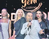 Serdar Ortaç sahnede sevenlerine duygu dolu anlar yaşattı!