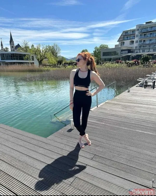 Mine Tugay'ın yıllar sonra ortaya çıkan fotoğrafı hayranlarını bile şaşırttı... Tanıyabilene helal olsun! - 6