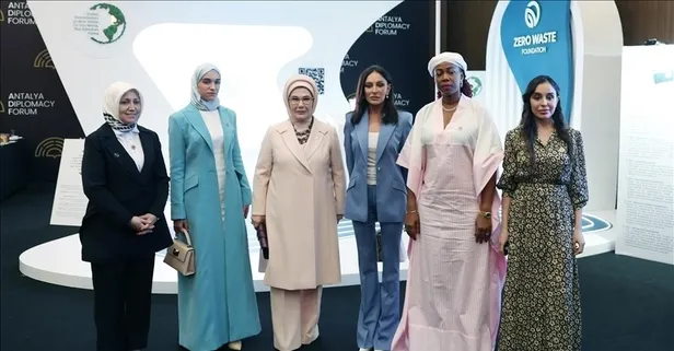 Başkan Erdoğan'ın eşi Emine Erdoğan, Antalya Diplomasi Forumu'nda temaslarda bulundu!