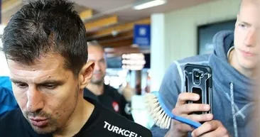 Tuvalet fırçası anlamı nedir? Emre Belözoğluna tuvalet fırçası uzatan kim?