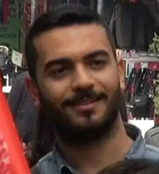 6-yil-hapis-cezasi-bulunan-dhkp-cli-terorist-serkan-gul-saklandigi-evde-yakalandi-1654275821630.jpeg 6 yıl hapis cezası bulunan DHKP-C'li terörist Serkan Gül saklandığı evde yakalandı!-1