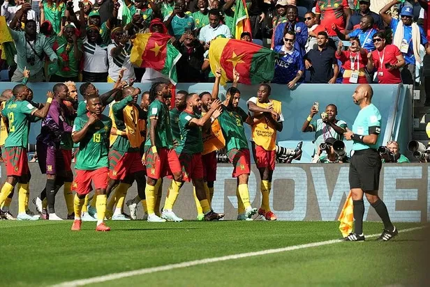 kamerundan-muthis-donus-dunya-kupasi-g-grubunda-oynanan-macta-kamerun-3-1den-sirbistani-yakaladi-1669682963850.jpeg Kamerun’dan müthiş dönüş! Dünya Kupası G Grubu'nda oynanan maçta Kamerun 3-1’den Sırbistan’ı yakaladı-3