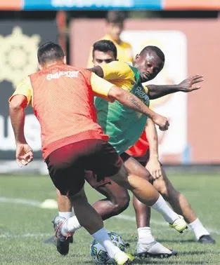 Galatasaray'da Ömer Bayram sınıfı geçti - 2