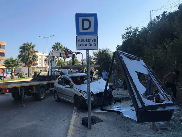 mersinde-takla-atan-otomobildeki-4-poh-yaralandi-1595442258892.jpg Mersin'de takla atan otomobildeki 4 PÖH yaralandı-2