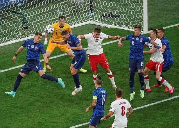 slovakya-polonyayi-maglup-etti-galibiyeti-getiren-golun-asisti-hamsikten-1623697941056.jpeg Slovakya, Polonya'yı mağlup etti! Galibiyeti getiren golün asisti Hamsik'ten-2