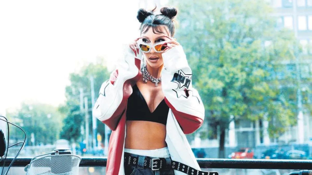 Hande Yener'den Avrupa işi klip!