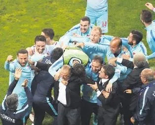 Çekilin yoldan biz geliyoruz