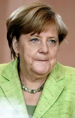 Merkel'e ikinci 'domates' şoku!