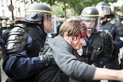 Fransa polisinden eylemcilere sert müdahale!