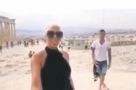 Jelena ofsayta düştü! Dusko Tosic'in eşi Jelena Karleusa'nın, Boşnak futbolcu Ognjen Vranjes ile samimi görüntüleri ortaya çıktı-5