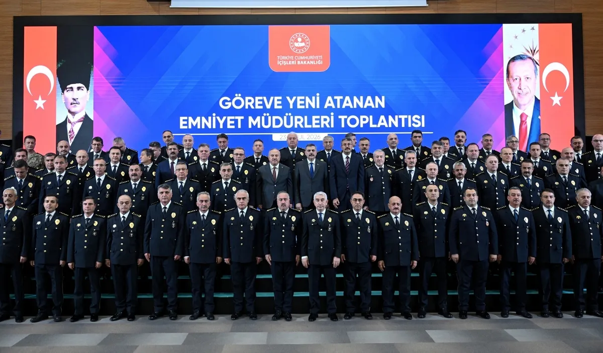 1790166433041.jpeg Bakan Çiftçi'den yeni emniyet müdürlerine 10 maddelik talimat! Okul güvenliğine özel uyarı: Tehlike okulun kapısına gelmeden tedbirimizi alacağız-2