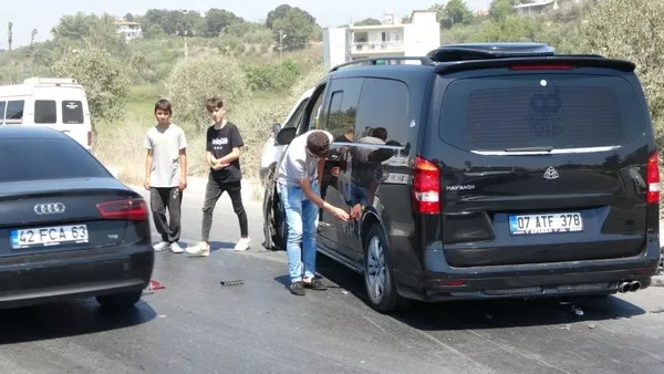 tur-minibusunun-sebep-oldugu-kaza-zavadanak-bekiri-isyan-ettirdi-1693382983890.jpg Tur minibüsünün sebep olduğu kaza ‘Zavadanak Bekir’i isyan ettirdi-5