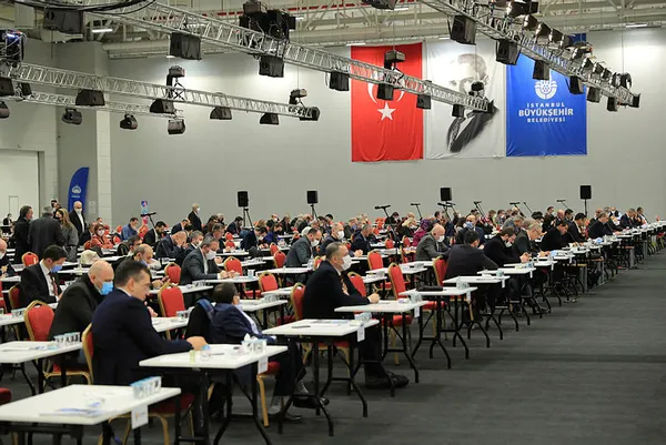 ekrem-imamoglu-iscilerin-ekmegiyle-oynadigi-icin-ceza-yedi-iste-toplu-isten-cikarmalarin-bedeli-1613148483230.jpg Ekrem İmamoğlu işçilerin ekmeğiyle oynadığı için ceza yedi! İşte toplu işten çıkarmaların bedeli...-2