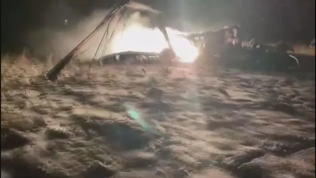 son-dakika-romanyaya-ait-mig-21-savas-ucagi-ile-iar-330-puma-helikopteri-dustu-1646255292678.jpeg Son dakika: Romanya'ya ait MIG-21 savaş uçağı ile IAR-330 Puma helikopteri düştü!-2