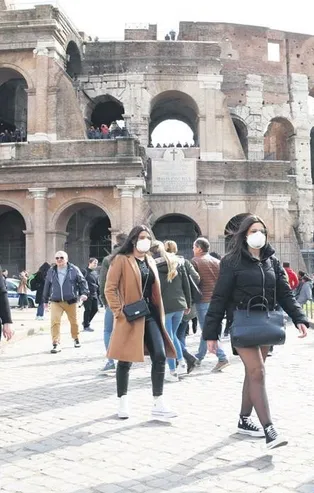 İtalyanlar rapor yayınladı! 1 kişi 3 kişiye virüs bulaştırıyor...