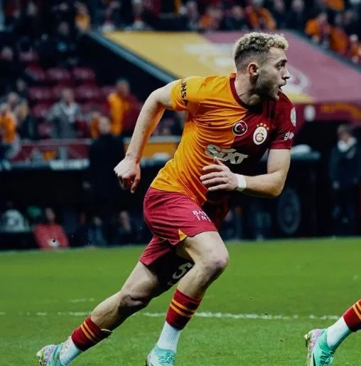 1707689808233.jpeg Araya güvenlik girdi | Melisa Döngel ile sunucu Sedef Bekiroğlu arasında kavga! Nedeni Barış Alper Yılmaz mı?-4