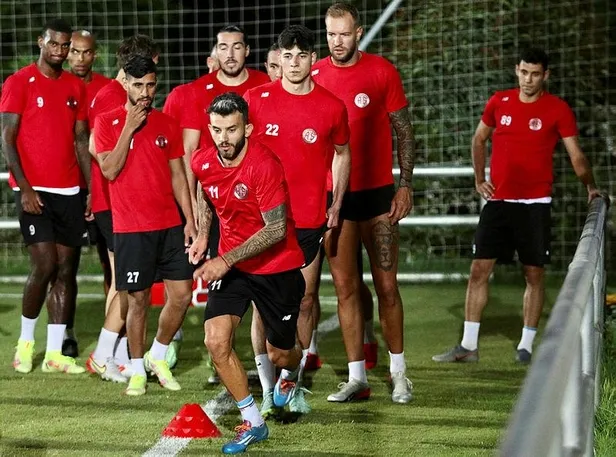 Beşiktaş Antalya deplasmanında! Kartal'ın en büyük silahı Pjanic-2