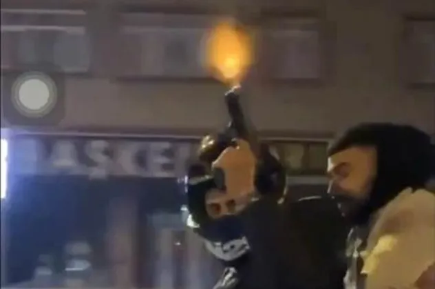 İstanbul trafiğinde maganda dehşeti! Tabancayla havaya defalarca ateş açtı