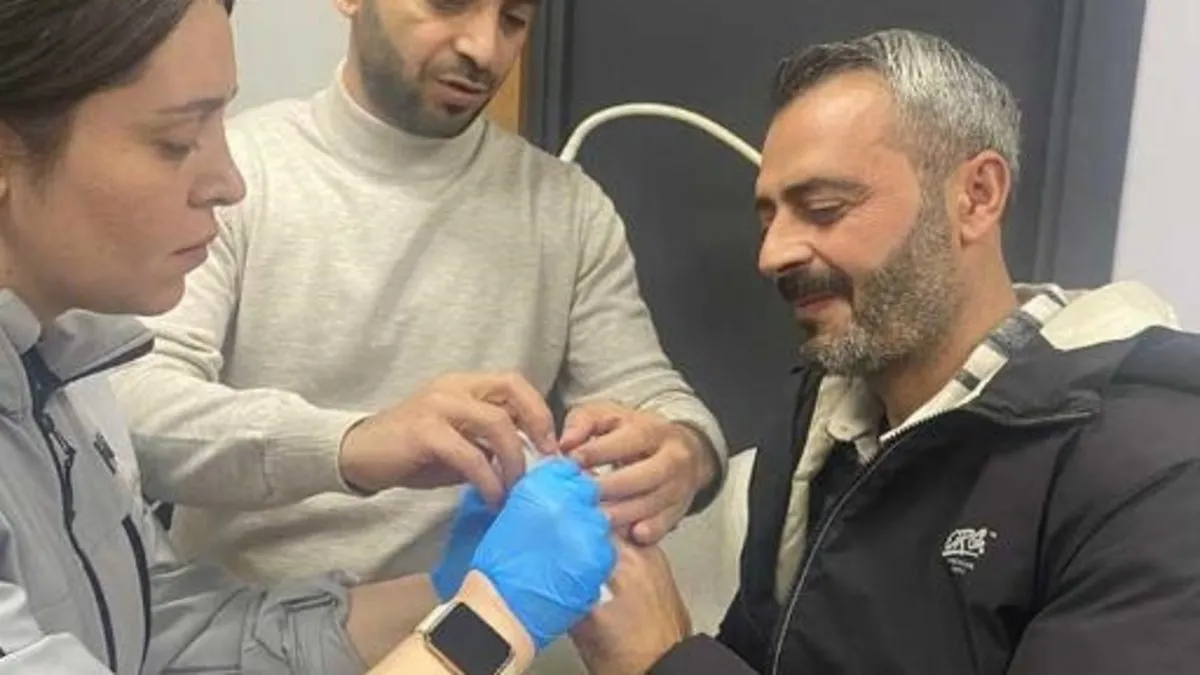Kopan parmağını 1,5 saatte yerine taktırdı