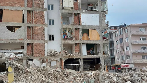1643717229394.jpg 40 yıl boyunca ortak duvar kullanmışlar! Avcılar'da absürt komedi filmlerini aratmayacak olay-2