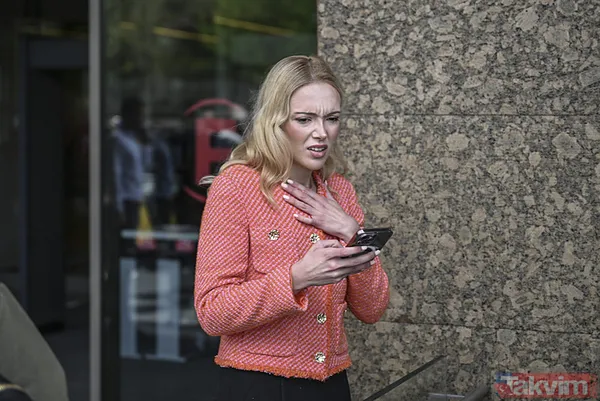 Taksim Meydanı'nda Bulunan Otel Ve İş Yerlerinde Çalışanlar Depremin Ardından Meydanda Beklemeye Başladı. Vatandaşların Sokaklardaki Bekleyişi Sürüyor.