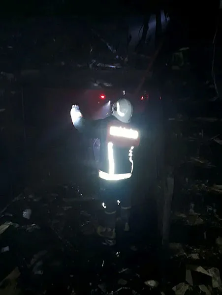 Tarsus'ta 500 iş yerinin bulunduğu halde yangın! 4 iş yeri küle döndü-1