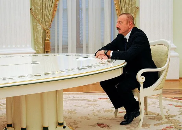 Son dakika: Azerbaycan Cumhurbaşkanı İlham Aliyev, Moskova'da Rusya lideri Putin ile görüştü-1