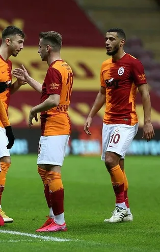 Younes Belhanda Fenerbahçe maçlarında mağlubiyet yüzü görmedi! Fenerbahçe - Galatasaray derbisi öncesi dikkat çeken istatistik