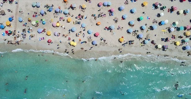 Yarı yıl tatilinde farklı tercih: Sıcak severler sahile koştu!