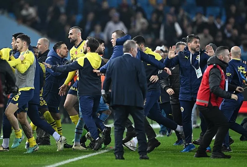 TAKVİM yazarları Türk futbolundaki olaylar sonrası net bir mesaj verdi: Bu kavga artık dursun-2