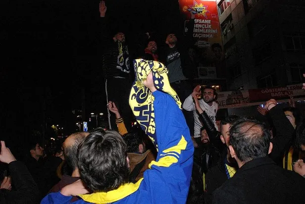 derbi-galibiyetiyle-yeniden-dogan-fenerbahce-3-puandan-cok-daha-fazlasini-kazandi-iste-fenerbahcenin-kazanimlari-1637614156475.jpeg