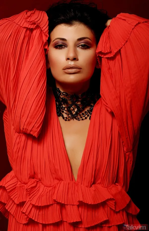 🥥 Hindistan: Saç Uzatan Hindistan Cevizi Yağı Hindistan'da Kadınlar, Sağlıklı Ve Hızlı Uzayan Saçlar İçin Hindistan Cevizi Yağını Tercih Ediyor. Yağ, Saç...