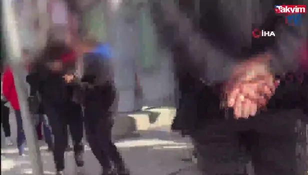 Kars’ta liseli kızların kavgası kamerada