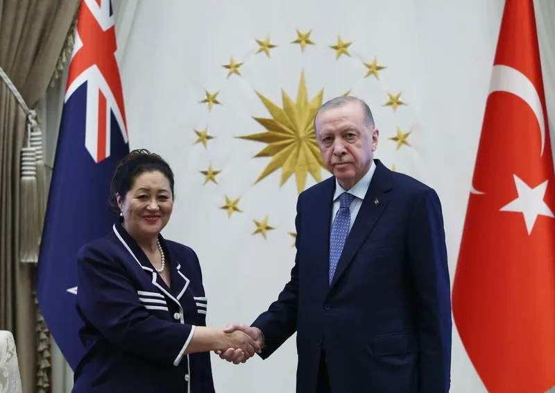 baskan-erdogandan-pes-pese-kabuller-once-hamdi-ulukaya-sonra-cindy-kiro-1776779933698.jpeg Başkan Erdoğan'dan peş peşe kabuller: Önce Hamdi Ulukaya sonra Cindy Kiro-2