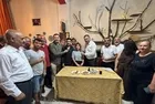 Karabağlar'da CHP'ye katılan 200 üyeye rozet takıldı. Utku Gümrükçü, partinin İzmir'de büyümeye devam ettiğini belirtti