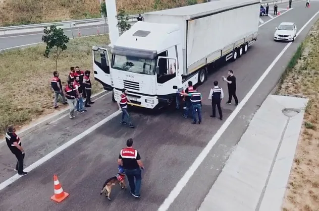 Jandarmadan nefes kesen uyuşturucu operasyonu