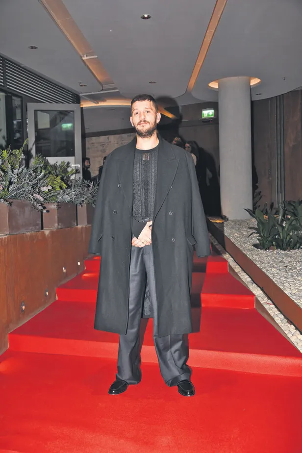 unluler-akin-etti-eski-asiklar-berrak-tuzunatac-ve-uraz-kaygilaroglu-kose-kapmaca-oynadi-seranay-sarikaya-ise-1667597543653.jpg Ünlüler akın etti! Eski aşıklar Berrak Tüzünataç ve Uraz Kaygılaroğlu köşe kapmaca oynadı, Seranay Sarıkaya ise tarzıyla büyüledi-15